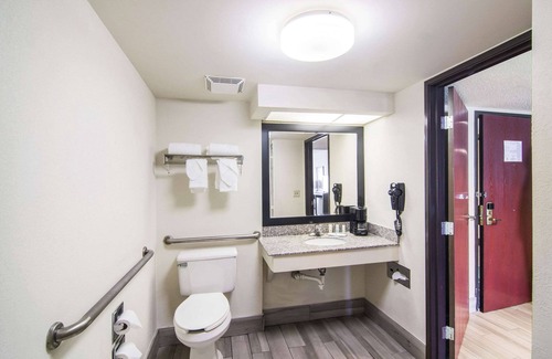 Saraland Hotel | Quality Inn near University of Mobile