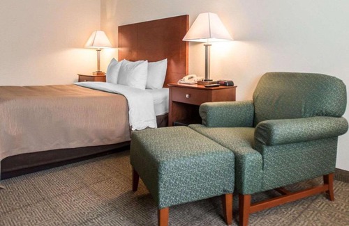 West Milton Hotel | Quality Inn New Columbia-Lewisburg