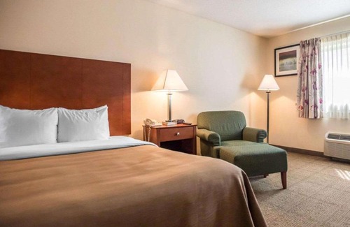 West Milton Hotel | Quality Inn New Columbia-Lewisburg