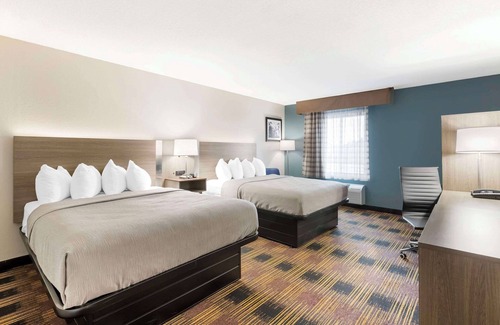 Newton Hotel | Quality Inn Newton at I-80