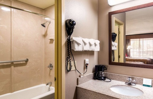 Paris Hotel | Quality Inn Paris