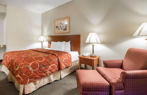 Parsons Hotel | Quality Inn Parsons North
