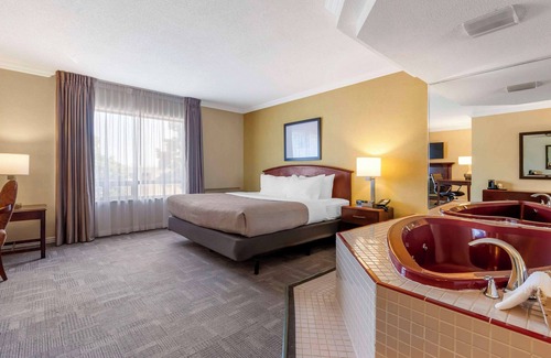 Peterborough Hotel | Quality Inn Peterborough