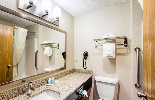 Sheboygan Hotel | Quality Inn Sheboygan North I-43