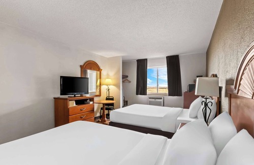 Sidney Hotel | Quality Inn Sidney I-80