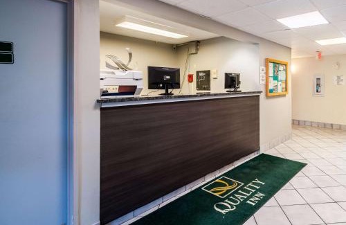 Solomons Hotel | Quality Inn Solomons - Beacon Marina