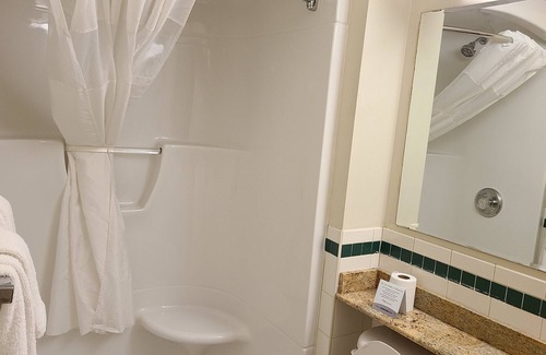 Gananoque Hotel | Quality Inn & Suites 1000 Islands