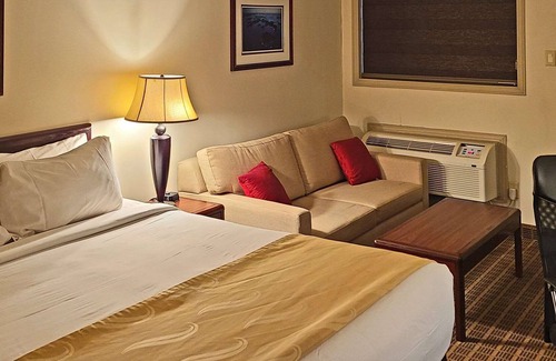 Gananoque Hotel | Quality Inn & Suites 1000 Islands