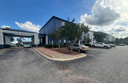 Mobile Hotel | Quality Inn & Suites at Airport Blvd I-65