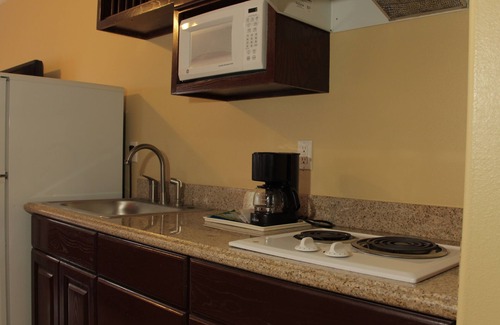 Mercedes Hotel | Quality Inn & Suites at The Outlets Mercedes/Weslaco