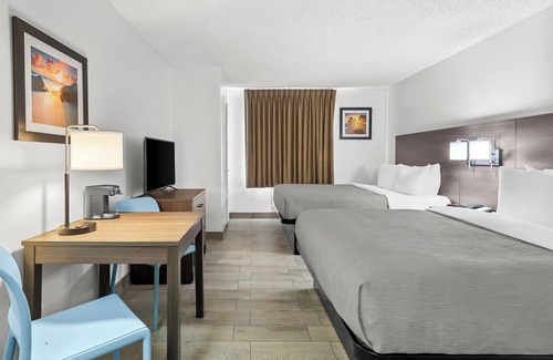 Disston Heights Hotel | Quality Inn & Suites at Tropicana Field