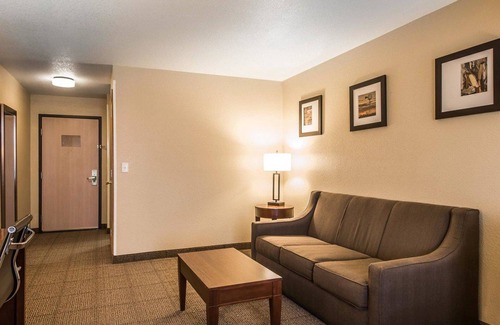 Bethany Hotel | Quality Inn & Suites Bethany