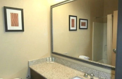Bethany Hotel | Quality Inn & Suites Bethany