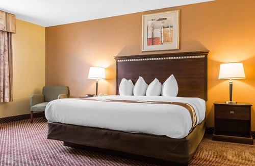 Bloomington Hotel | Quality Inn & Suites Bloomington University Area