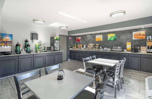 Bloomington Hotel | Quality Inn & Suites Bloomington University Area