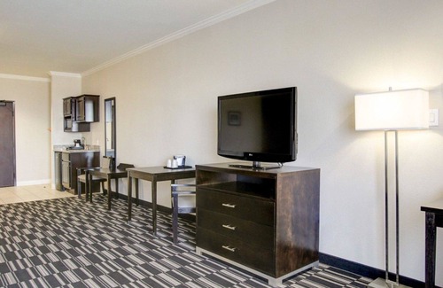 Bryan Hotel | Quality Inn & Suites Bryan-College Station