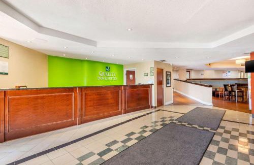 Queen Street Corridor Hotel | Quality Inn & Suites