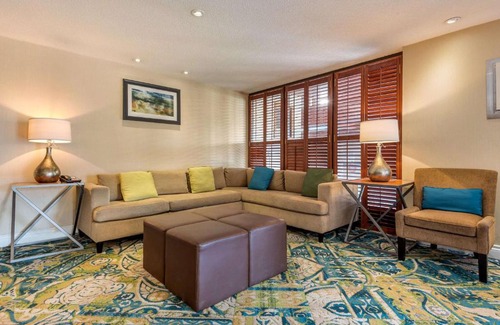 Queen Street Corridor Hotel | Quality Inn & Suites