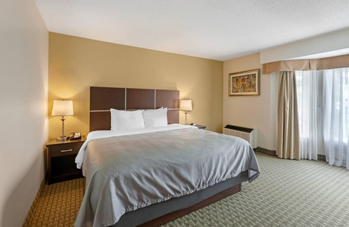 Queen Street Corridor Hotel | Quality Inn & Suites