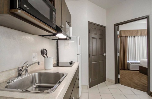 Estevan Hotel | Quality Inn & Suites