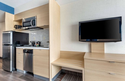Clearview Hotel | Quality Inn & Suites