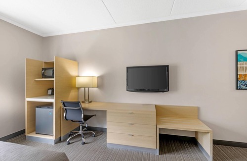 Clearview Hotel | Quality Inn & Suites