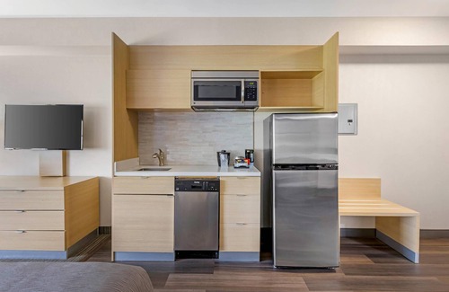 Clearview Hotel | Quality Inn & Suites