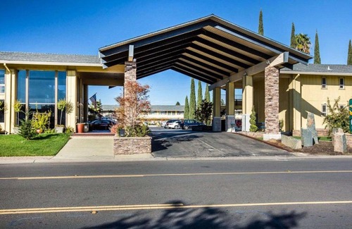 Cameron Park Hotel | Quality Inn & Suites Cameron Park Shingle Springs