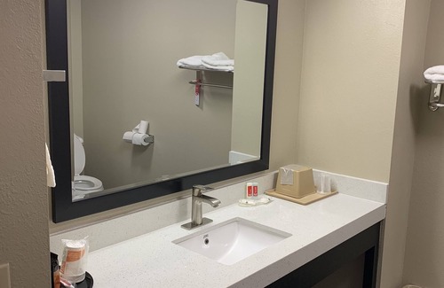 Canton Hotel | Quality Inn & Suites Canton, GA