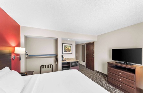 Columbus Hotel | Quality Inn & Suites Columbus