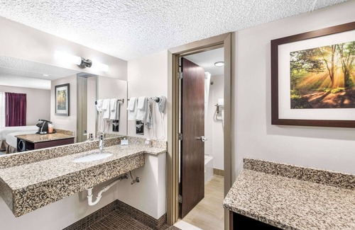 Columbus Hotel | Quality Inn & Suites Columbus