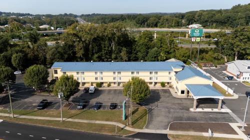 Danbury Hotel | Quality Inn & Suites Danbury near University
