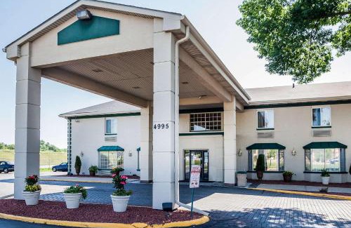 Lovington Hotel | Quality Inn & Suites Des Moines - Merle Hay Road
