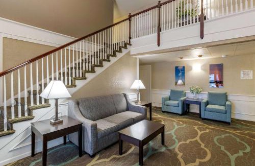 Lovington Hotel | Quality Inn & Suites Des Moines - Merle Hay Road