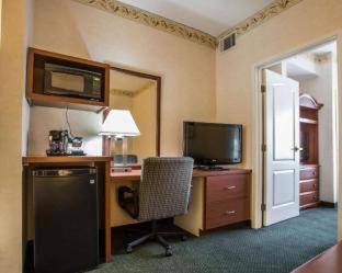 Dixon Hotel | Quality Inn & Suites Dixon near I-88