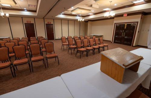 Mansfield Hotel | Quality Inn & Suites Downtown Mansfield