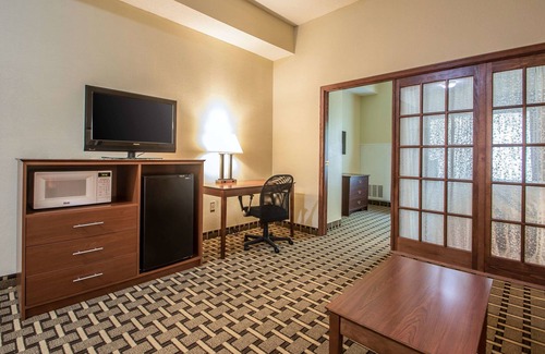 East Troy Hotel | Quality Inn & Suites East Troy I-43