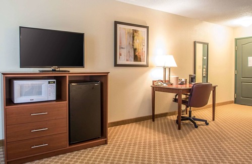 East Troy Hotel | Quality Inn & Suites East Troy I-43