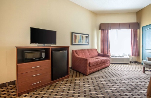 East Troy Hotel | Quality Inn & Suites East Troy I-43
