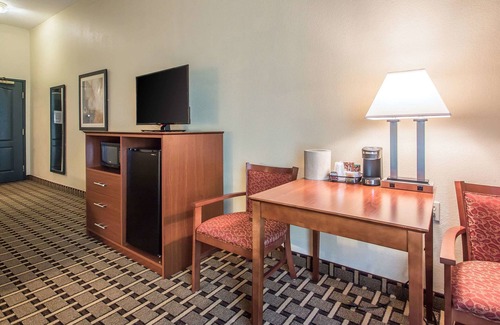 East Troy Hotel | Quality Inn & Suites East Troy I-43