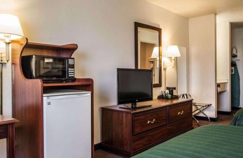 Eldridge Hotel | Quality Inn & Suites Eldridge Davenport North