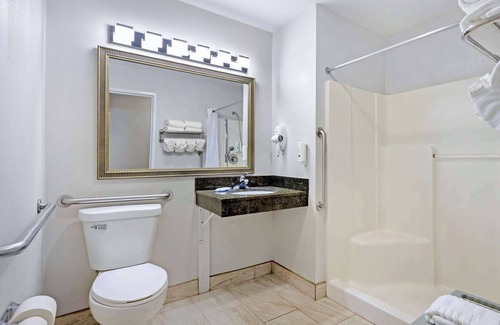Fort Madison Hotel | Quality Inn & Suites Fort Madison near Hwy 61