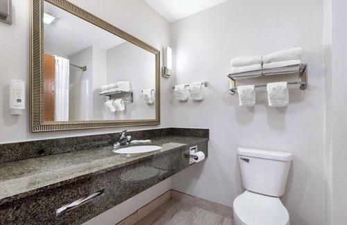 Fort Madison Hotel | Quality Inn & Suites Fort Madison near Hwy 61