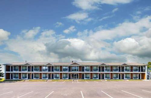 Summerside Hotel | Quality Inn & Suites Garden of the Gulf