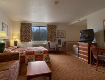 Howe Hotel | Quality Inn & Suites Howe - Sturgis