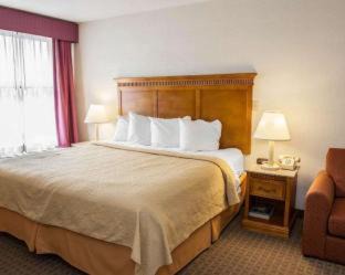 Pike Hotel | Quality Inn & Suites Indianapolis Northwest