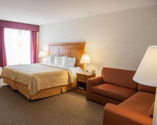 Pike Hotel | Quality Inn & Suites Indianapolis Northwest