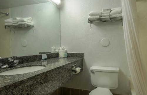 Kansas City Hotel | Quality Inn & Suites Kansas City I-435N Near Sports Complex