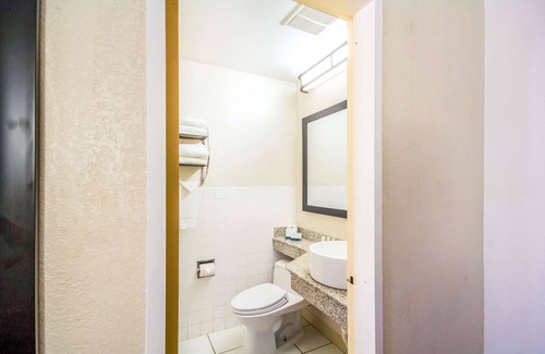 Independence Hotel | Quality Inn & Suites Kansas City - Independence I-70 East