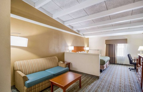 Independence Hotel | Quality Inn & Suites Kansas City - Independence I-70 East